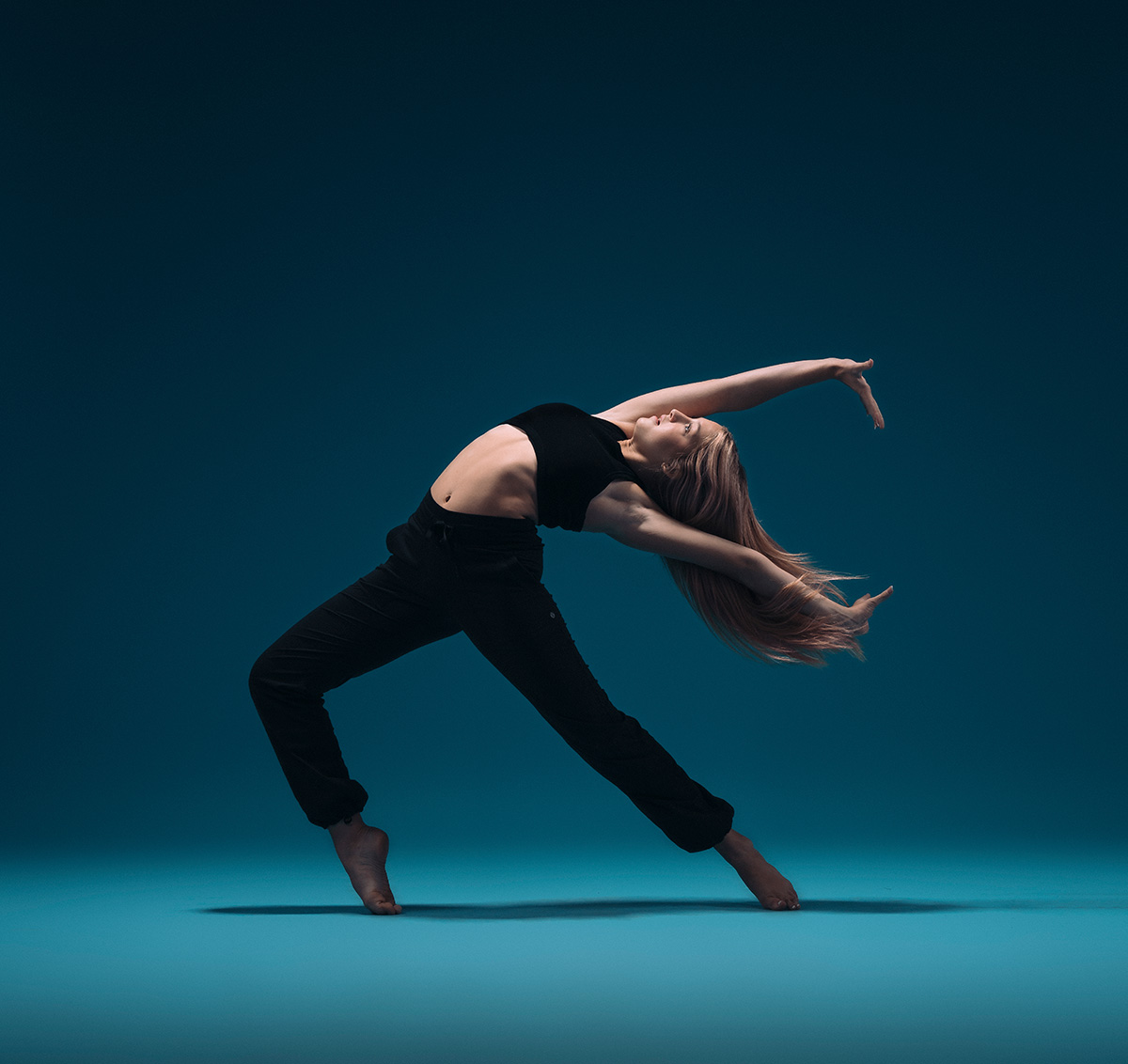 Dancer in a deep contemporary lunge