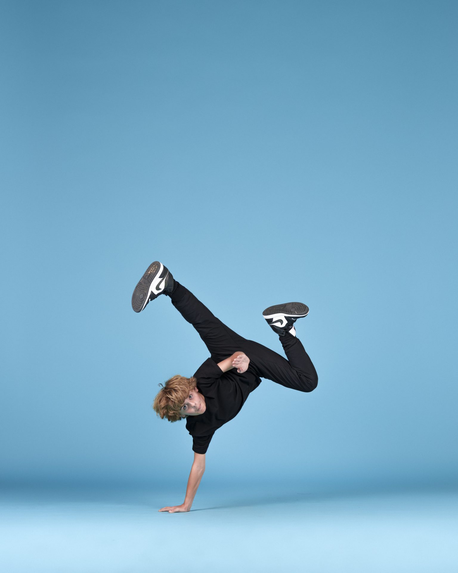Hip hop dancer in a one-hand freeze